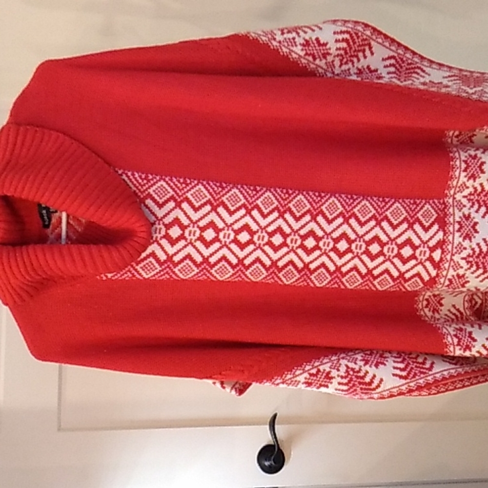 Holiday red and white sparkle poncho women's size s/m